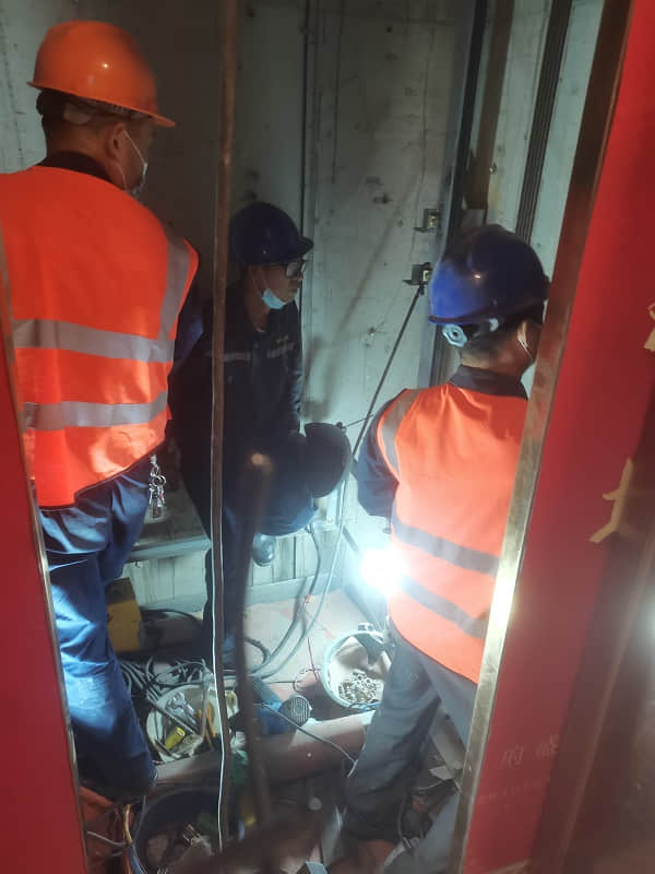 無機房電梯上下吵死了咋處理？